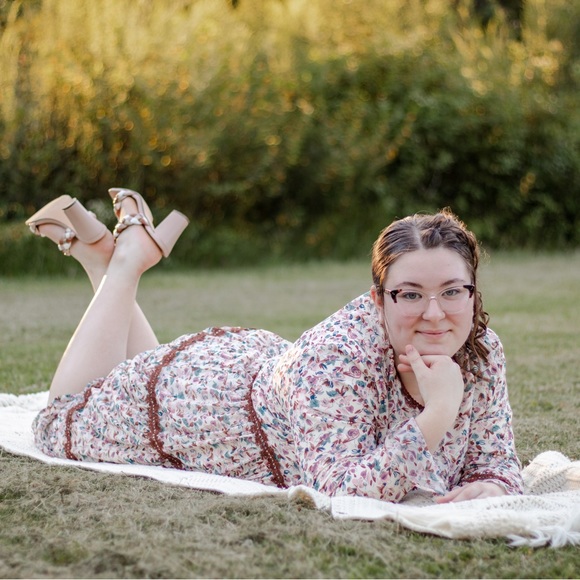 Meet your Posher, Natalie - Picture 3 of 7